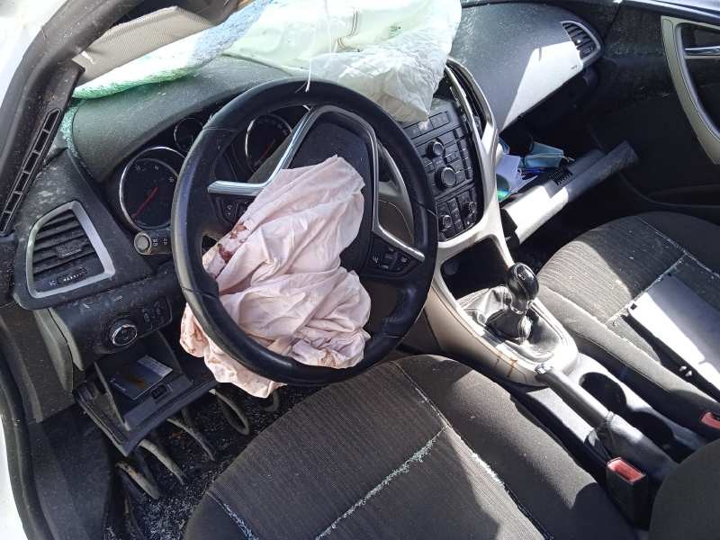 opel astra j lim. del año 2011