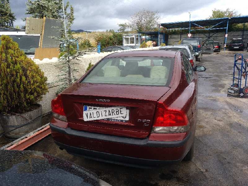 volvo s60 berlina del año 2001