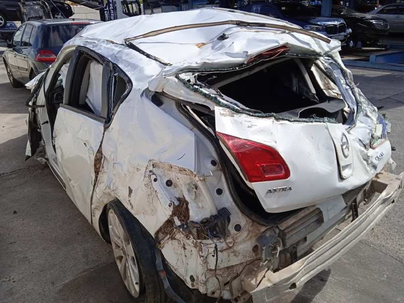 opel astra j lim. del año 2011