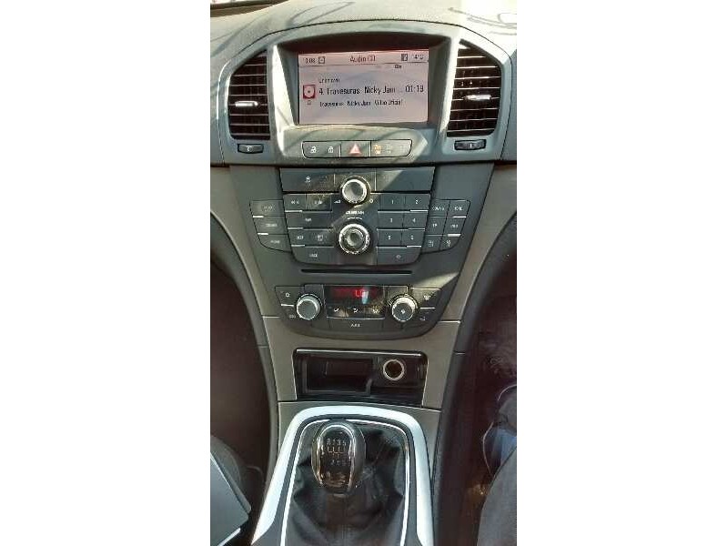 opel insignia berlina del año 2011