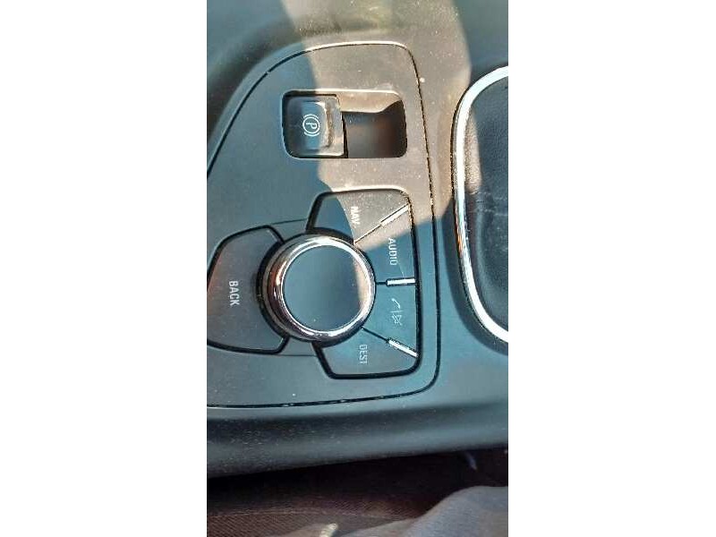 opel insignia berlina del año 2011