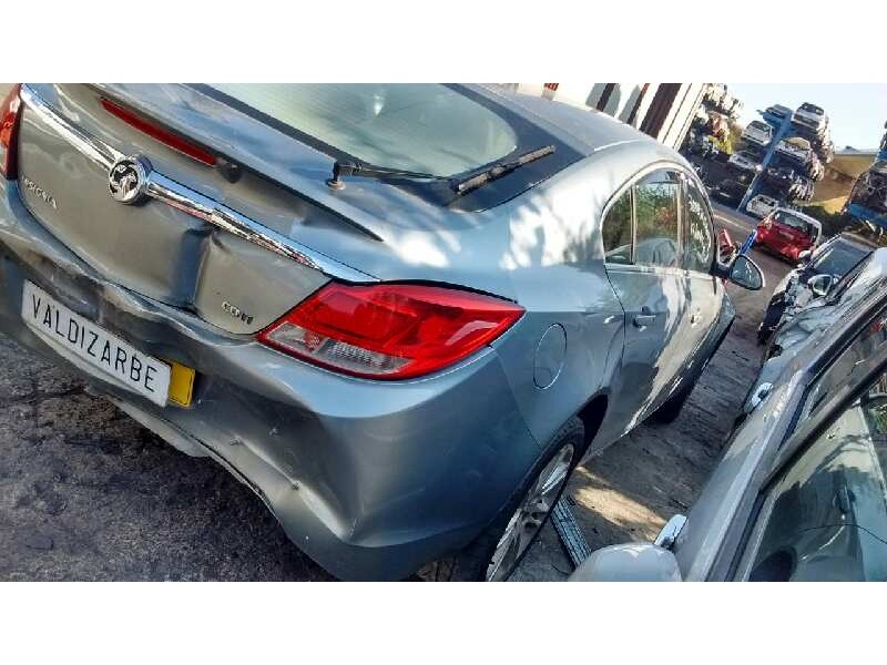 opel insignia berlina del año 2011