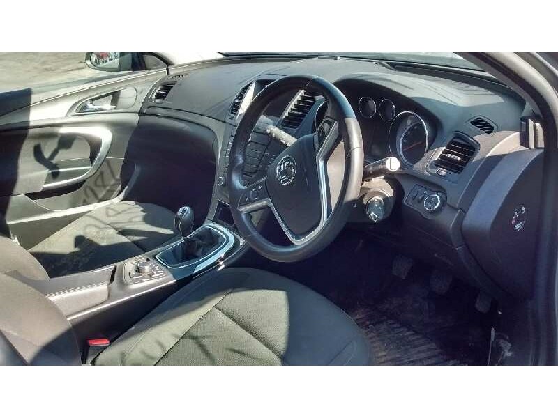 opel insignia berlina del año 2011