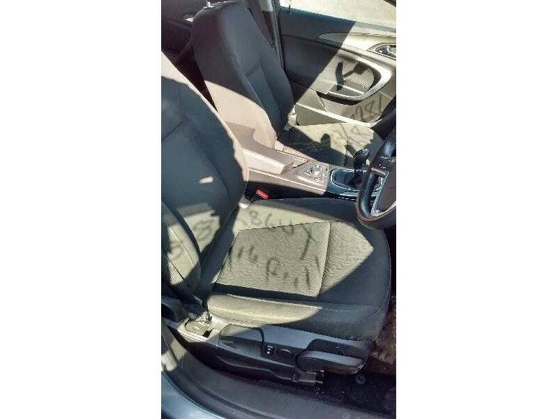 opel insignia berlina del año 2011