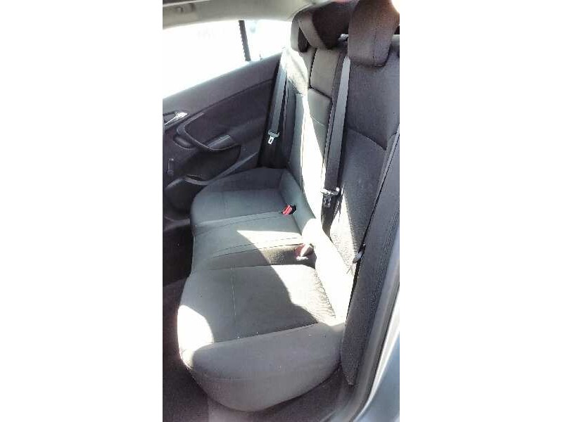 opel insignia berlina del año 2011