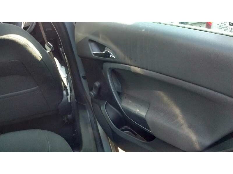 opel insignia berlina del año 2011