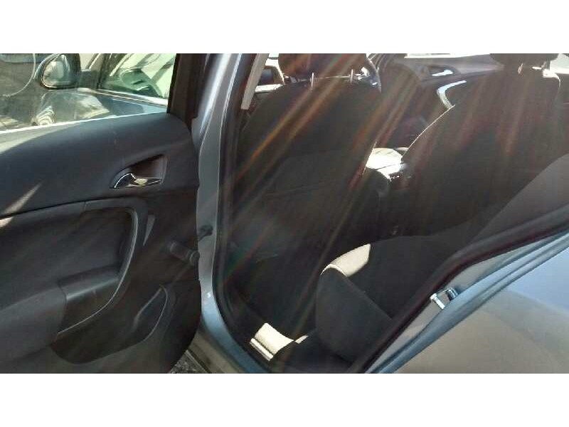 opel insignia berlina del año 2011