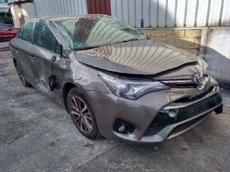 toyota avensis del año 2016