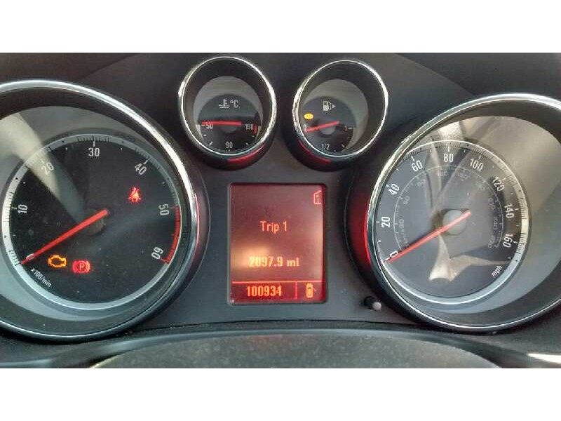 opel insignia berlina del año 2011