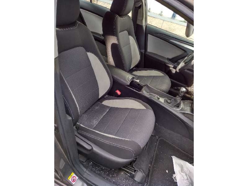 toyota avensis del año 2016