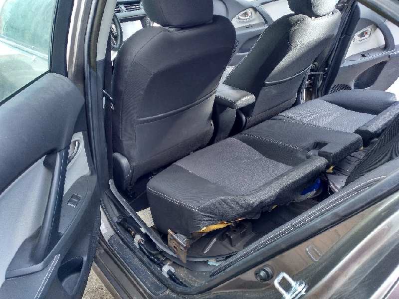 toyota avensis del año 2016