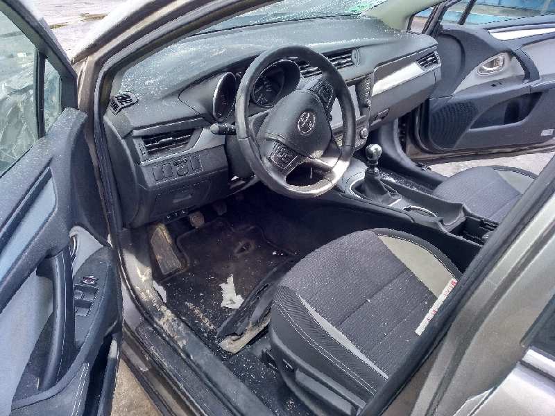 toyota avensis del año 2016