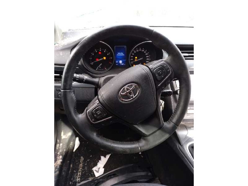 toyota avensis del año 2016