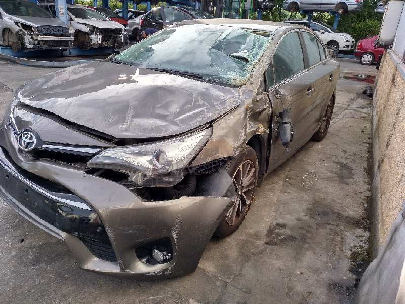 toyota avensis del año 2016