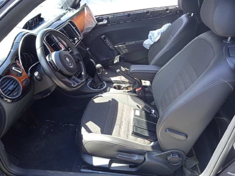 volkswagen beetle del año 2014