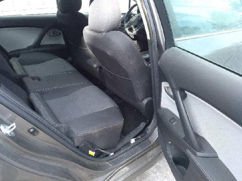 toyota avensis del año 2016