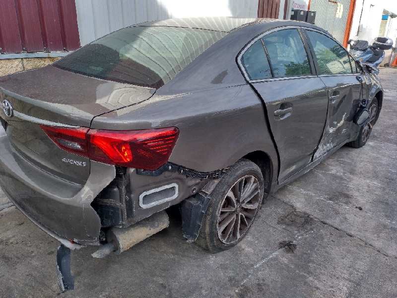 toyota avensis del año 2016
