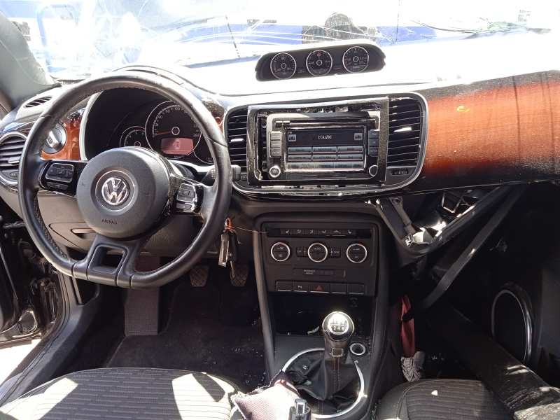 volkswagen beetle del año 2014