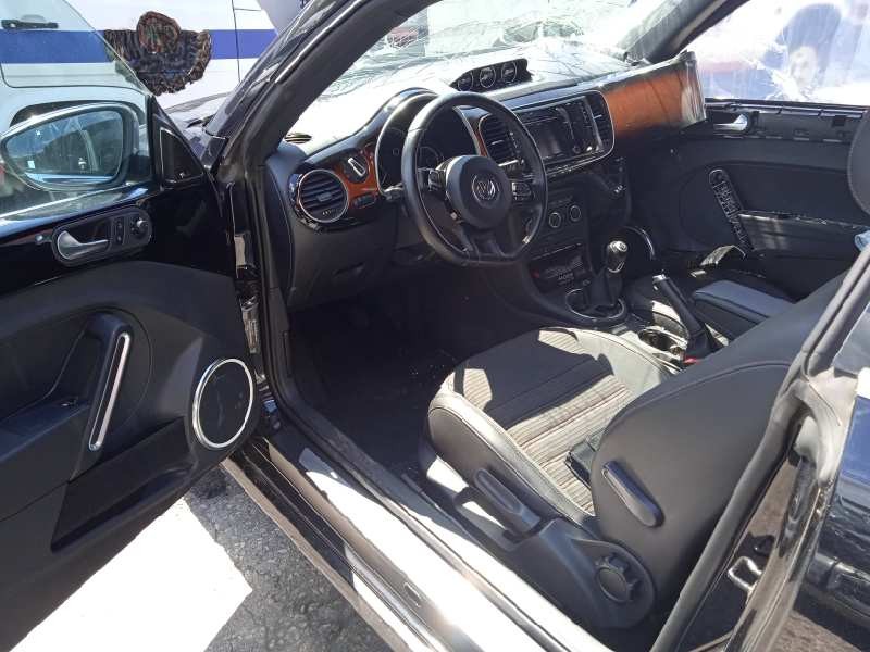 volkswagen beetle del año 2014