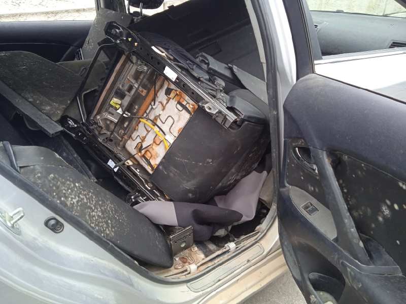 toyota avensis cross sport (t27) del año 2009