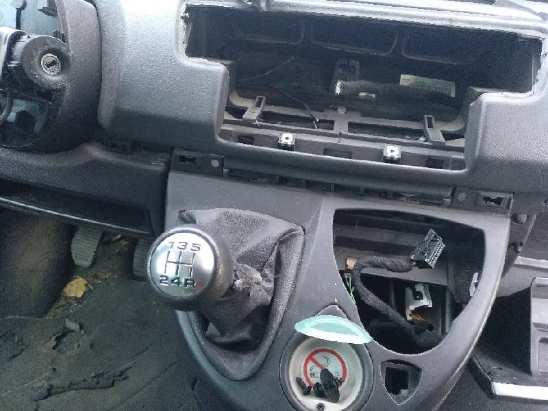 peugeot 807 del año 2003