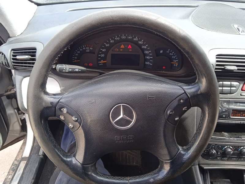 mercedes-benz clase c (w203) berlina del año 2002