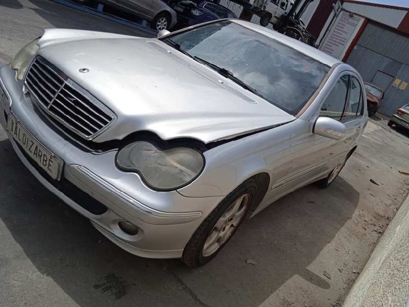 mercedes-benz clase c (w203) berlina del año 2002