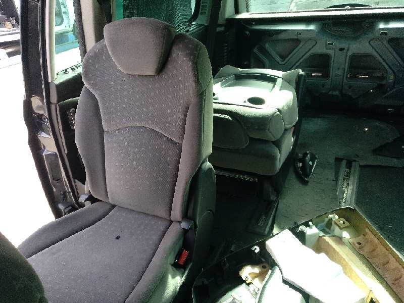 peugeot 807 del año 2003