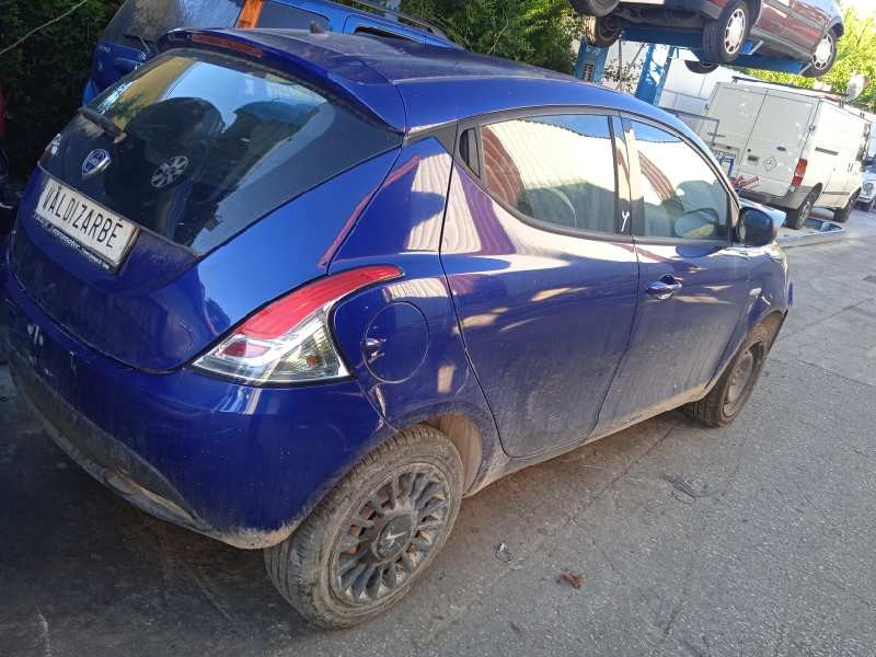 lancia ypsilon (402) del año 2015