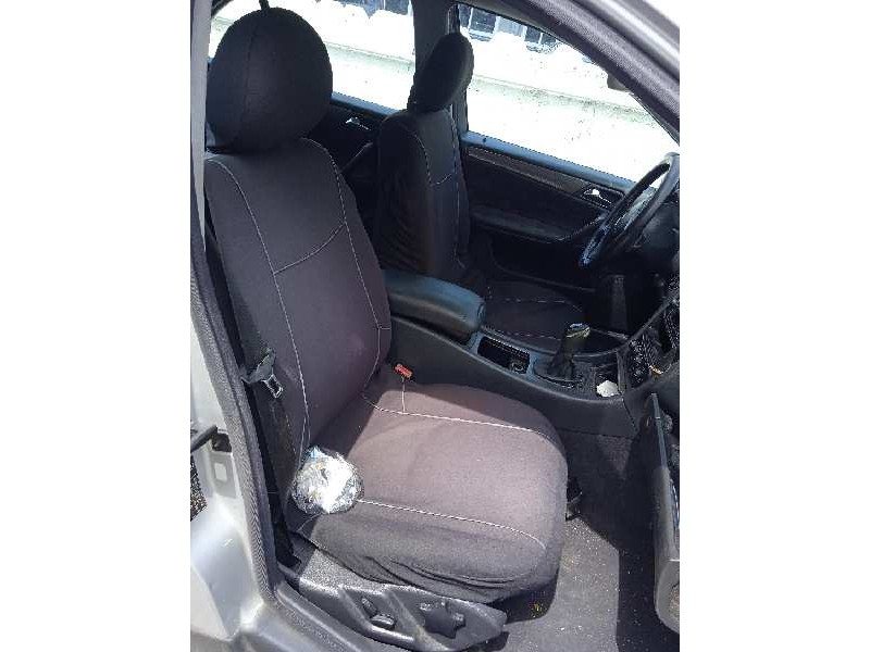 mercedes-benz clase c (w203) berlina del año 2002