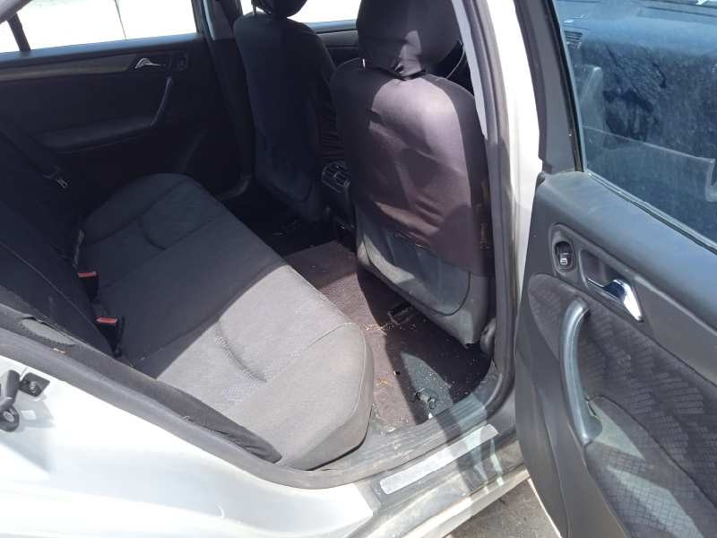 mercedes-benz clase c (w203) berlina del año 2002