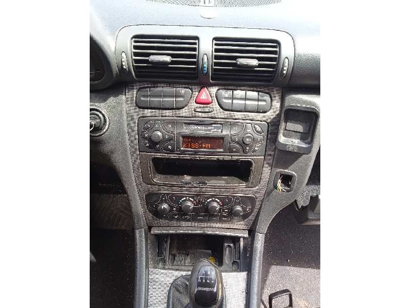 mercedes-benz clase c (w203) berlina del año 2002