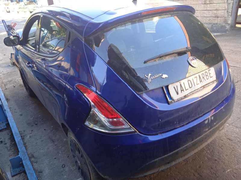 lancia ypsilon (402) del año 2015