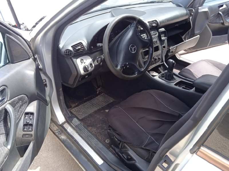 mercedes-benz clase c (w203) berlina del año 2002