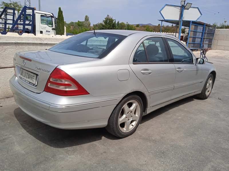 mercedes-benz clase c (w203) berlina del año 2002