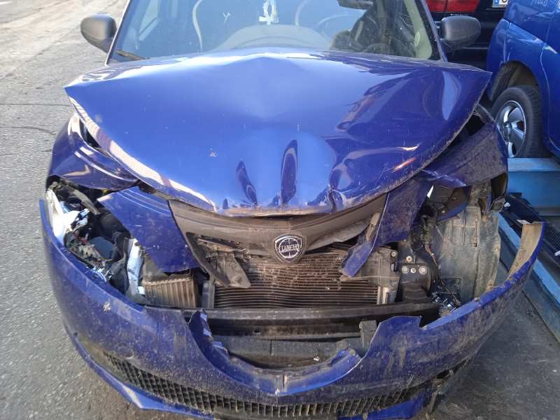 lancia ypsilon (402) del año 2015