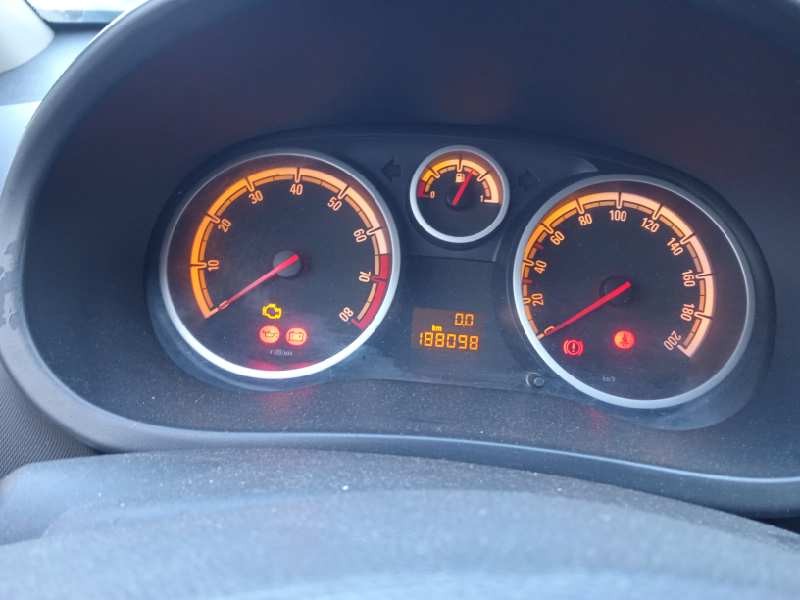 opel corsa d del año 2008