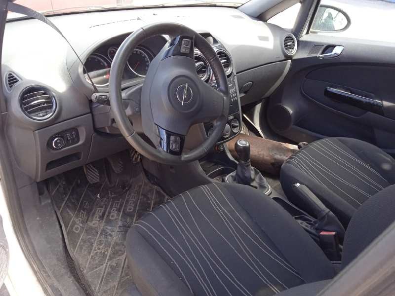 opel corsa d del año 2010