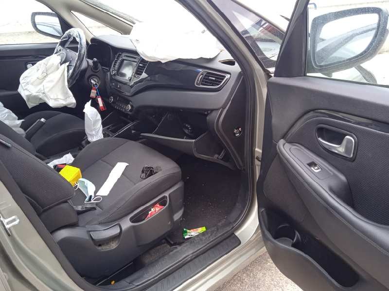 kia carens ( ) del año 2016