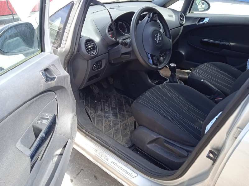 opel corsa d del año 2010