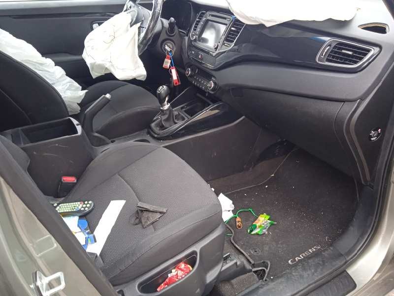 kia carens ( ) del año 2016