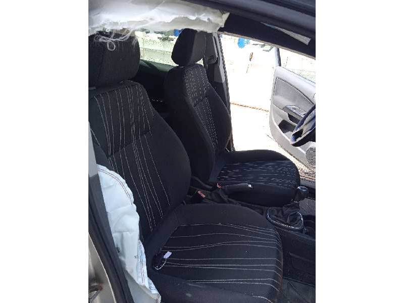 opel corsa d del año 2010