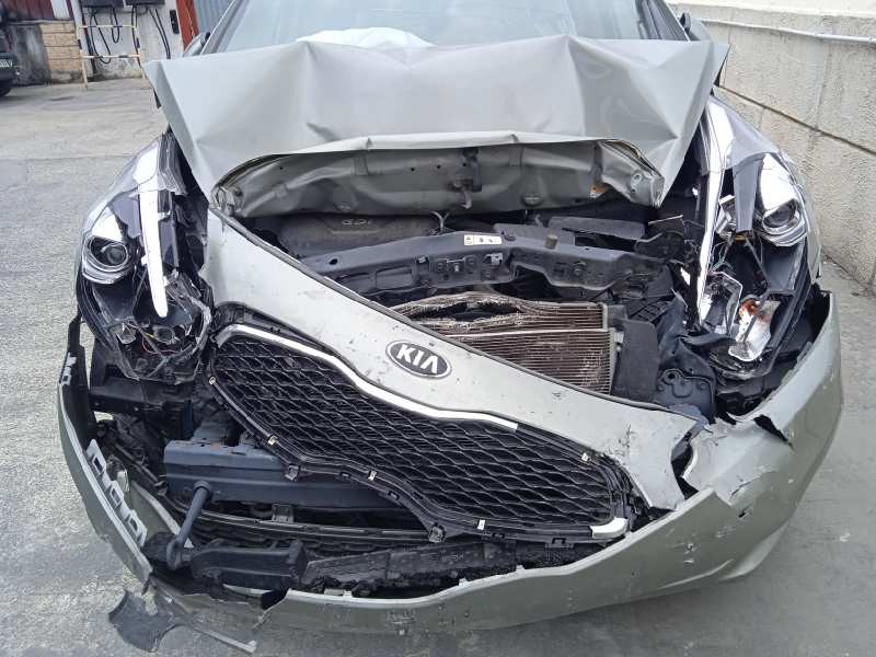 kia carens ( ) del año 2016