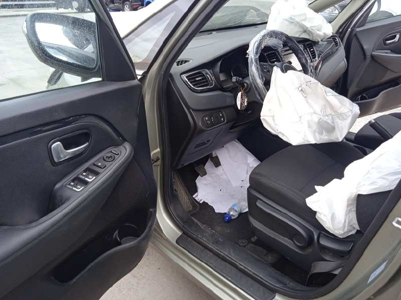 kia carens ( ) del año 2016