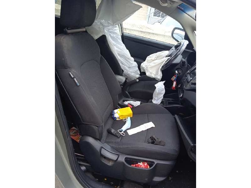 kia carens ( ) del año 2016