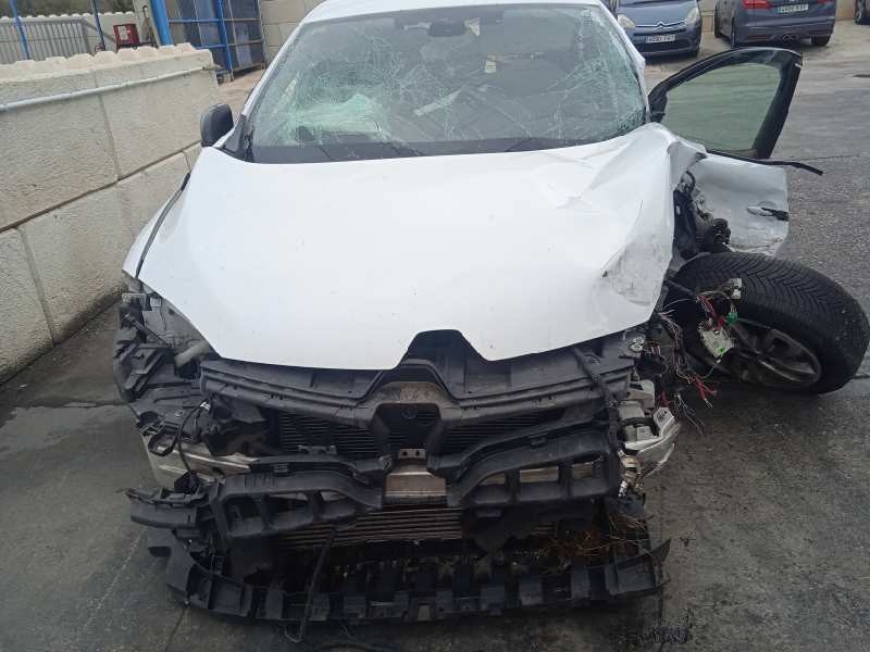 renault megane iii berlina 5 p del año 2015