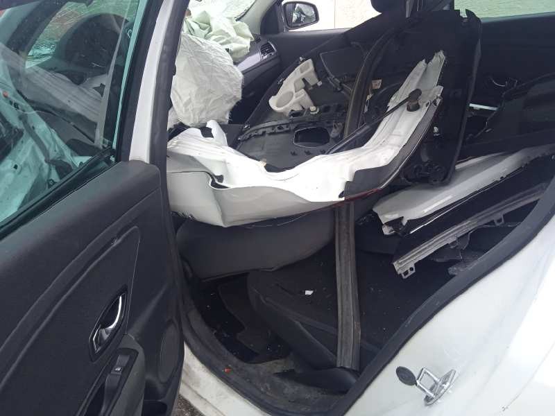 renault megane iii berlina 5 p del año 2015