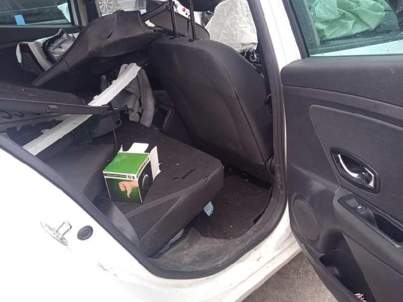 renault megane iii berlina 5 p del año 2015