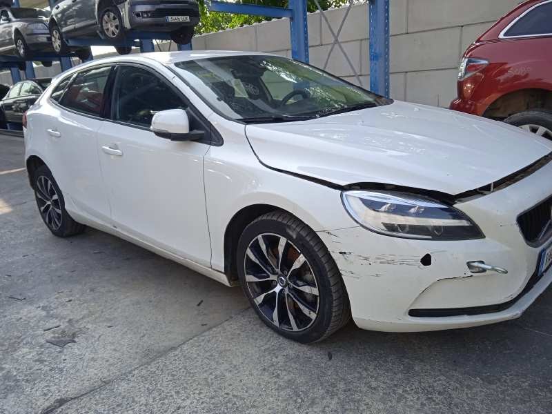 volvo v40 del año 2018