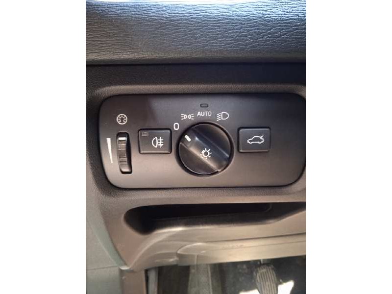 volvo v40 del año 2018